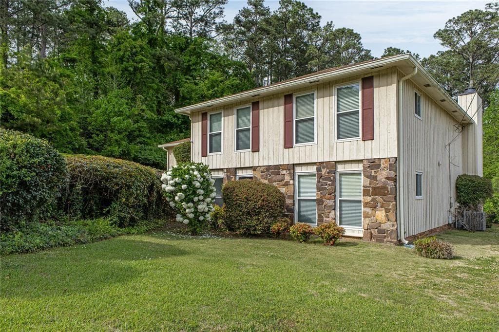 5 bedroom, 3 bathroom, 3,051 sq ft single family residence for sale at 8 Wellington Way, Rome, GA 30161