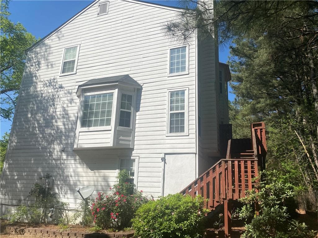 3 bedroom, 3 bathroom, 1,812 sq ft townhouse under contract at 5346 Pinnacle Peak Lane, Norcross, GA 30071 — photo 2