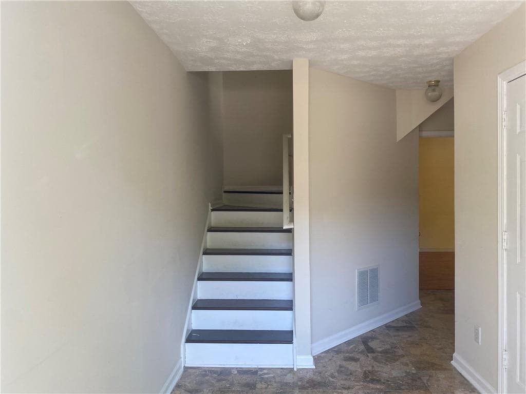 3 bedroom, 3 bathroom, 1,812 sq ft townhouse under contract at 5346 Pinnacle Peak Lane, Norcross, GA 30071 — photo 4