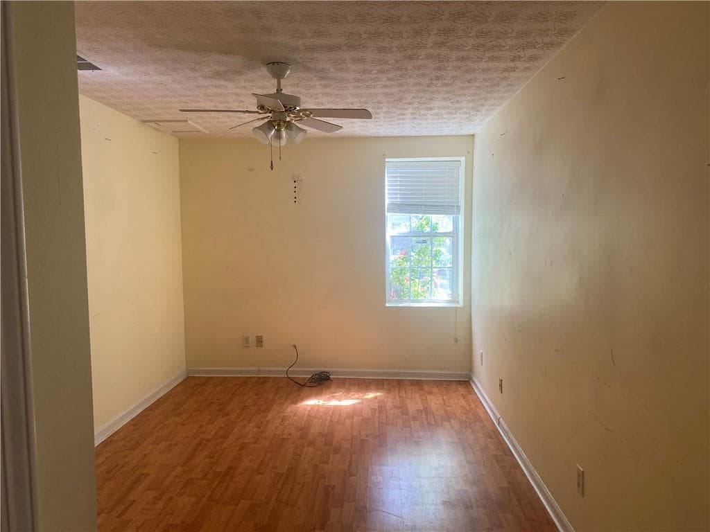 3 bedroom, 3 bathroom, 1,812 sq ft townhouse under contract at 5346 Pinnacle Peak Lane, Norcross, GA 30071 — photo 5