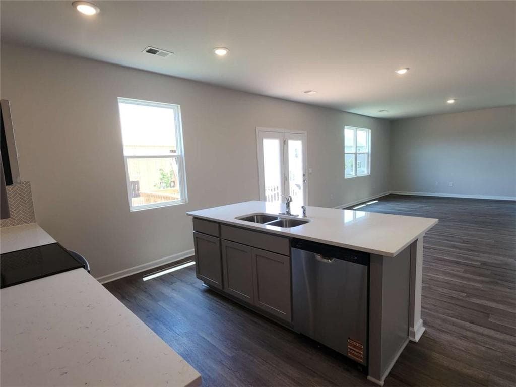 4 bedroom, 3 bathroom, 2,338 sq ft single family residence under contract at 826 Trillium Drive, Locust Grove, GA 30248 — photo 3