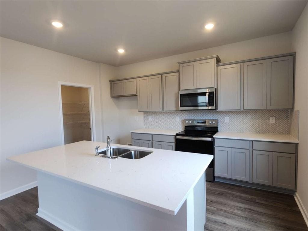 4 bedroom, 3 bathroom, 2,338 sq ft single family residence under contract at 826 Trillium Drive, Locust Grove, GA 30248 — photo 4