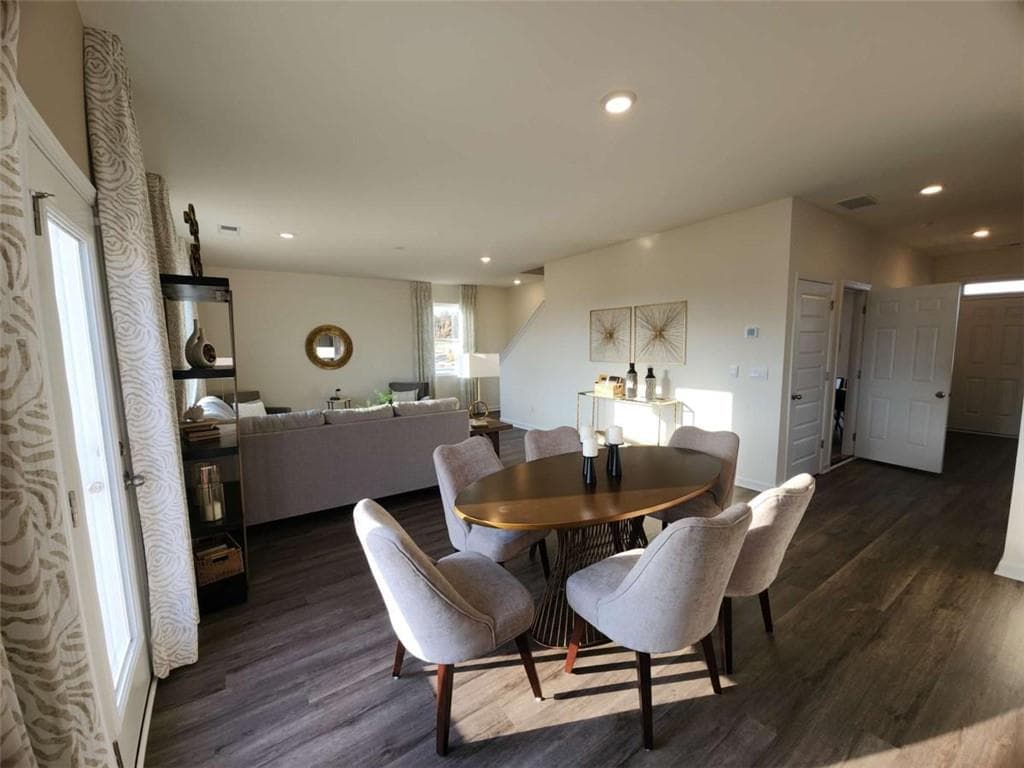 4 bedroom, 3 bathroom, 2,338 sq ft single family residence under contract at 826 Trillium Drive, Locust Grove, GA 30248 — photo 7