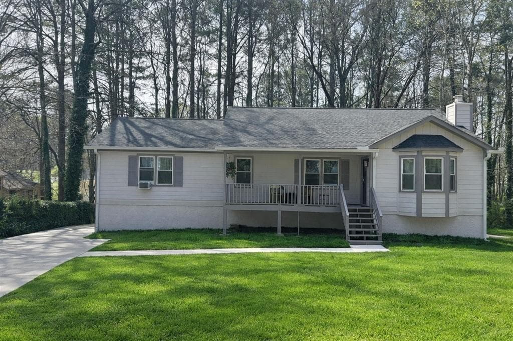 3 bedroom, 2 bathroom, 1,480 sq ft single family residence for sale at 2448 Hillboro Circle, Marietta, GA 30064 — photo 2