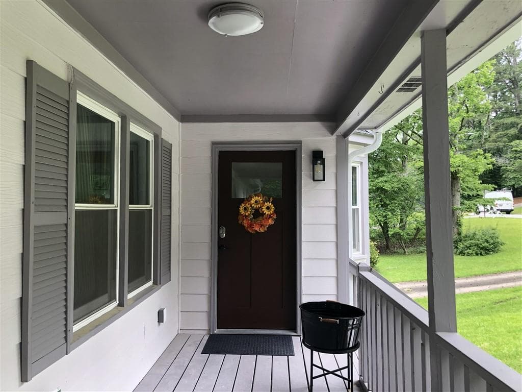 3 bedroom, 2 bathroom, 1,480 sq ft single family residence for sale at 2448 Hillboro Circle, Marietta, GA 30064 — photo 4