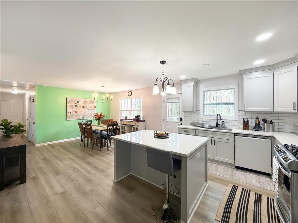 3 bedroom, 2 bathroom, 1,480 sq ft single family residence for sale at 2448 Hillboro Circle, Marietta, GA 30064 — photo 6