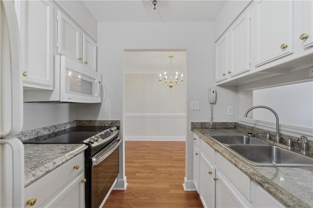 2 bedroom, 2 bathroom condominium for rent at 300 Johnson Ferry Road B915, Sandy Springs, GA 30328 for $3,631 a month — photo 6