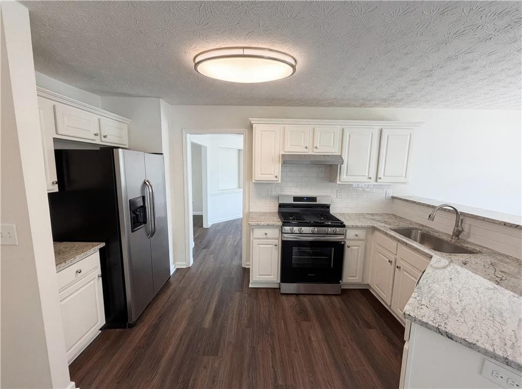 4 bedroom, 3 bathroom, 2,573 sq ft single family residence for sale at 3001 Garland Way, Conyers, GA 30094 — photo 6