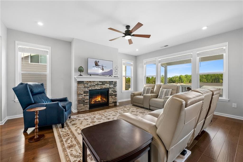 6 bedroom, 4 bathroom, 4,124 sq ft single family residence under contract at 1033 Michigan Circle, Hoschton, GA 30548 — photo 8