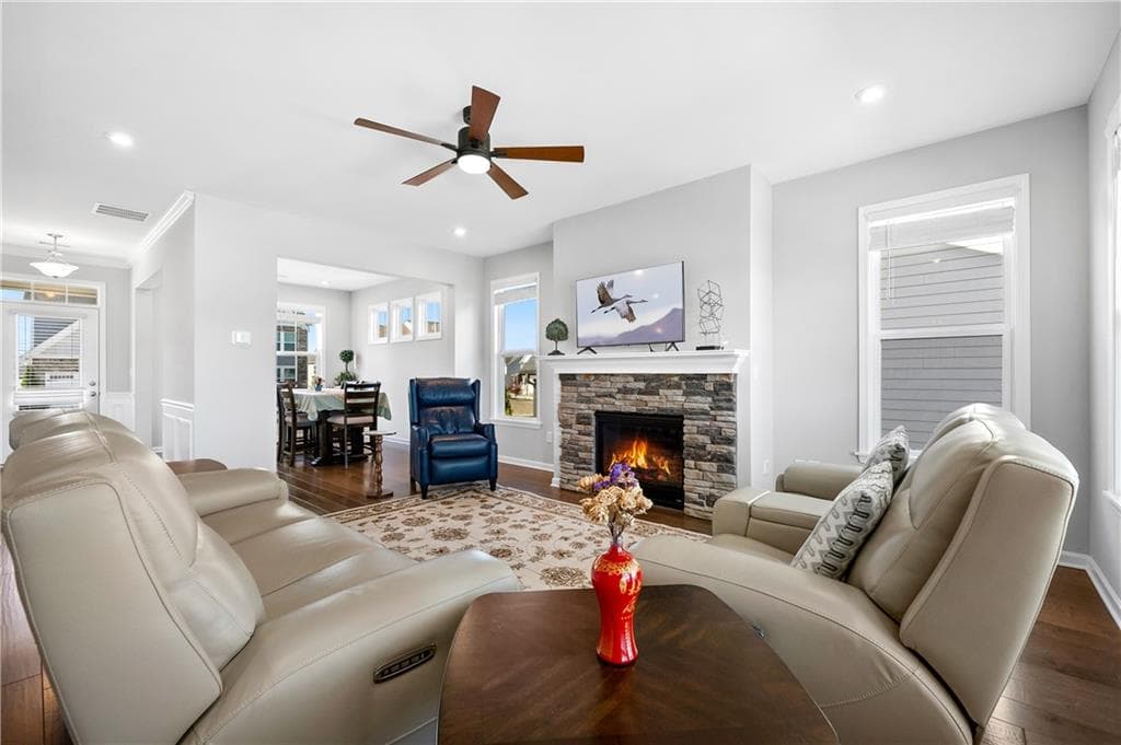 6 bedroom, 4 bathroom, 4,124 sq ft single family residence under contract at 1033 Michigan Circle, Hoschton, GA 30548 — photo 9