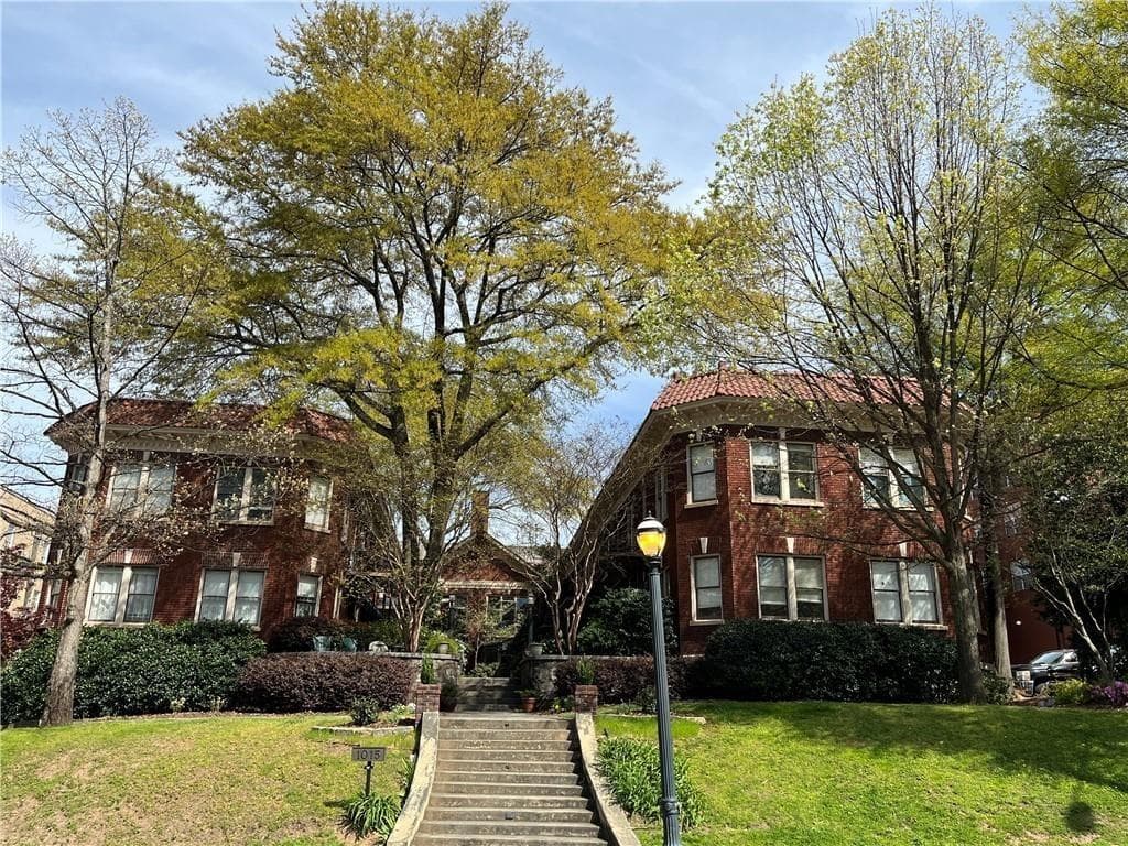 2 bedroom, 1 bathroom, 965 sq ft condominium for sale at 1015 Piedmont Avenue A3, Atlanta, GA 30309 — photo 2