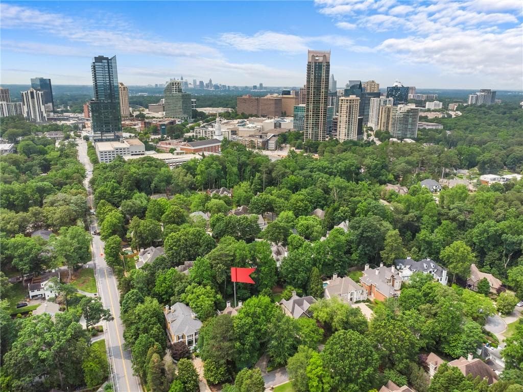 4 bedroom, 5 bathroom, 3,090 sq ft single family residence for sale at 885 Carlton Ridge, Atlanta, GA 30342 — photo 2