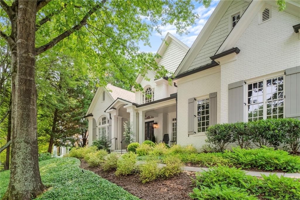 4 bedroom, 5 bathroom, 3,090 sq ft single family residence for sale at 885 Carlton Ridge, Atlanta, GA 30342 — photo 7