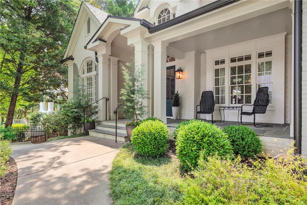 4 bedroom, 5 bathroom, 3,090 sq ft single family residence for sale at 885 Carlton Ridge, Atlanta, GA 30342 — photo 8