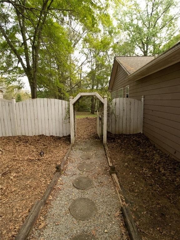 3 bedroom, 2 bathroom, 1,707 sq ft single family residence for sale at 326 Cedar Ridge Drive, Braselton, GA 30517 — photo 7