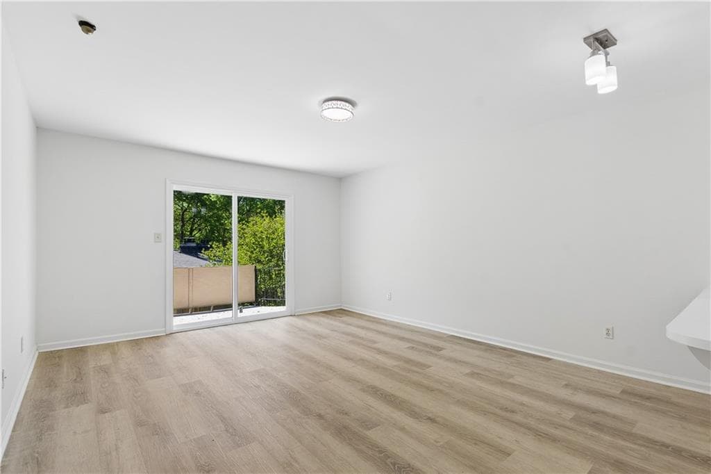 1 bedroom, 1 bathroom, 675 sq ft condominium for sale at 5400 Roswell Road G5, Atlanta, GA 30342 — photo 5
