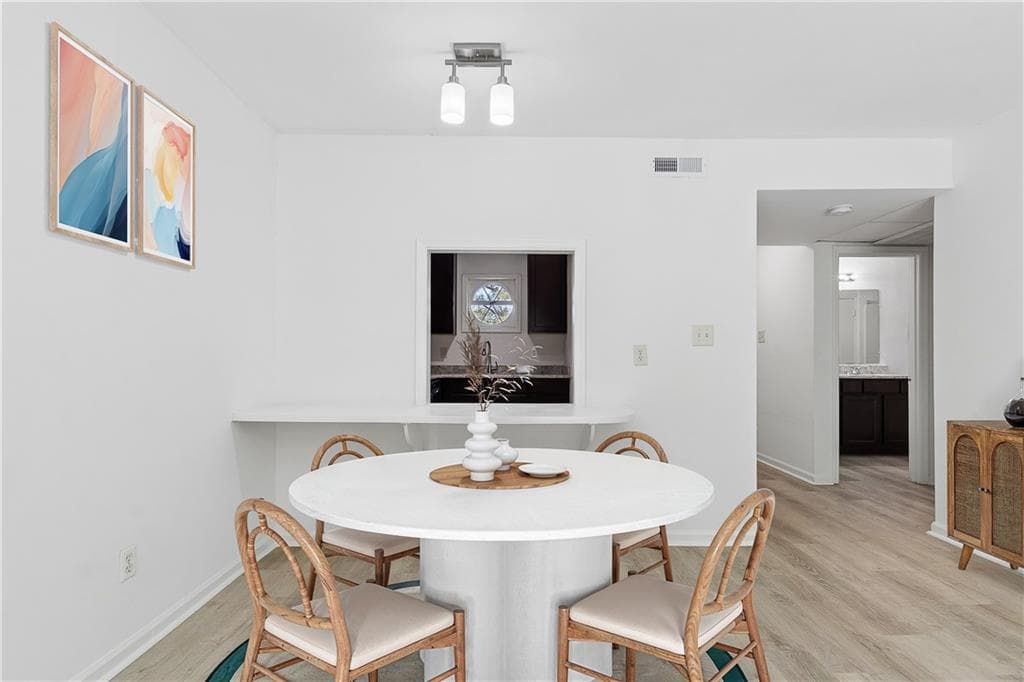 1 bedroom, 1 bathroom, 675 sq ft condominium for sale at 5400 Roswell Road G5, Atlanta, GA 30342 — photo 10