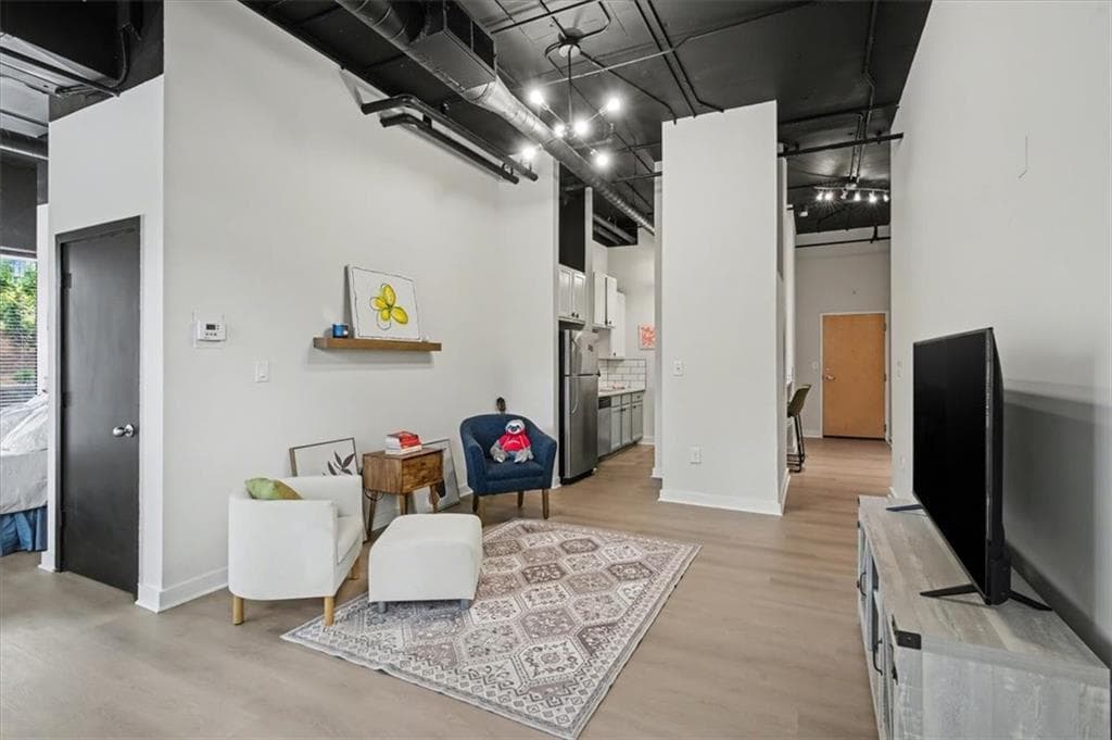 1 bedroom, 1 bathroom, 697 sq ft condominium for sale at 120 Ralph Mcgill Boulevard 102, Atlanta, GA 30308 — photo 3