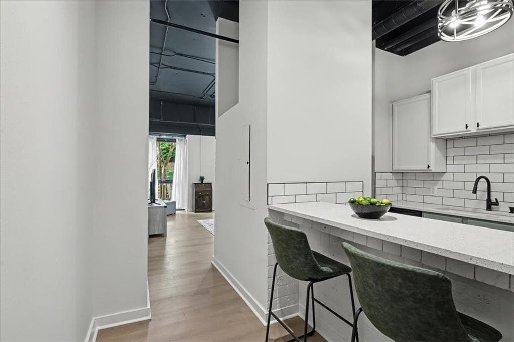 1 bedroom, 1 bathroom, 697 sq ft condominium for sale at 120 Ralph Mcgill Boulevard 102, Atlanta, GA 30308 — photo 6