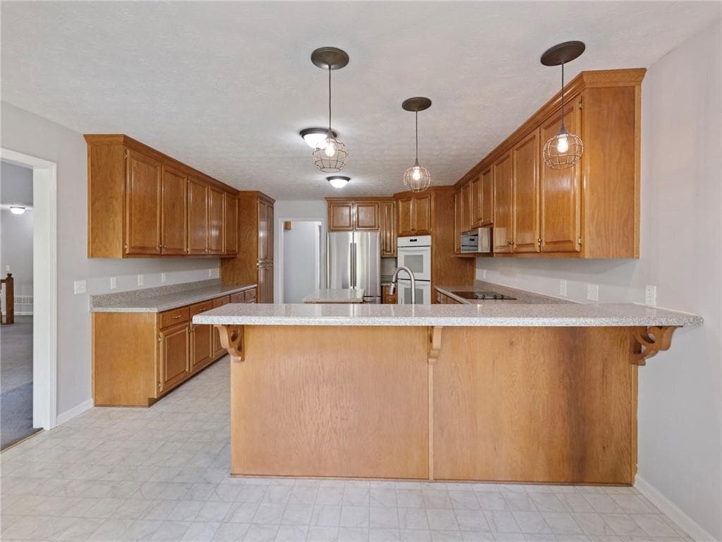 3 bedroom, 4 bathroom, 2,509 sq ft single family residence under contract at 2982 Rivercrest Drive, Gainesville, GA 30507 — photo 6