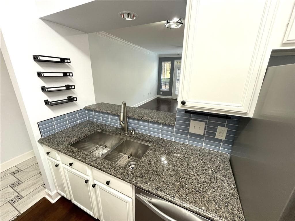 1 bedroom, 1 bathroom, 775 sq ft condominium for sale at 3777 Peachtree Road 1517, Atlanta, GA 30319 — photo 6