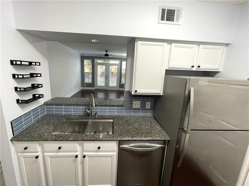 1 bedroom, 1 bathroom, 775 sq ft condominium for sale at 3777 Peachtree Road 1517, Atlanta, GA 30319 — photo 8
