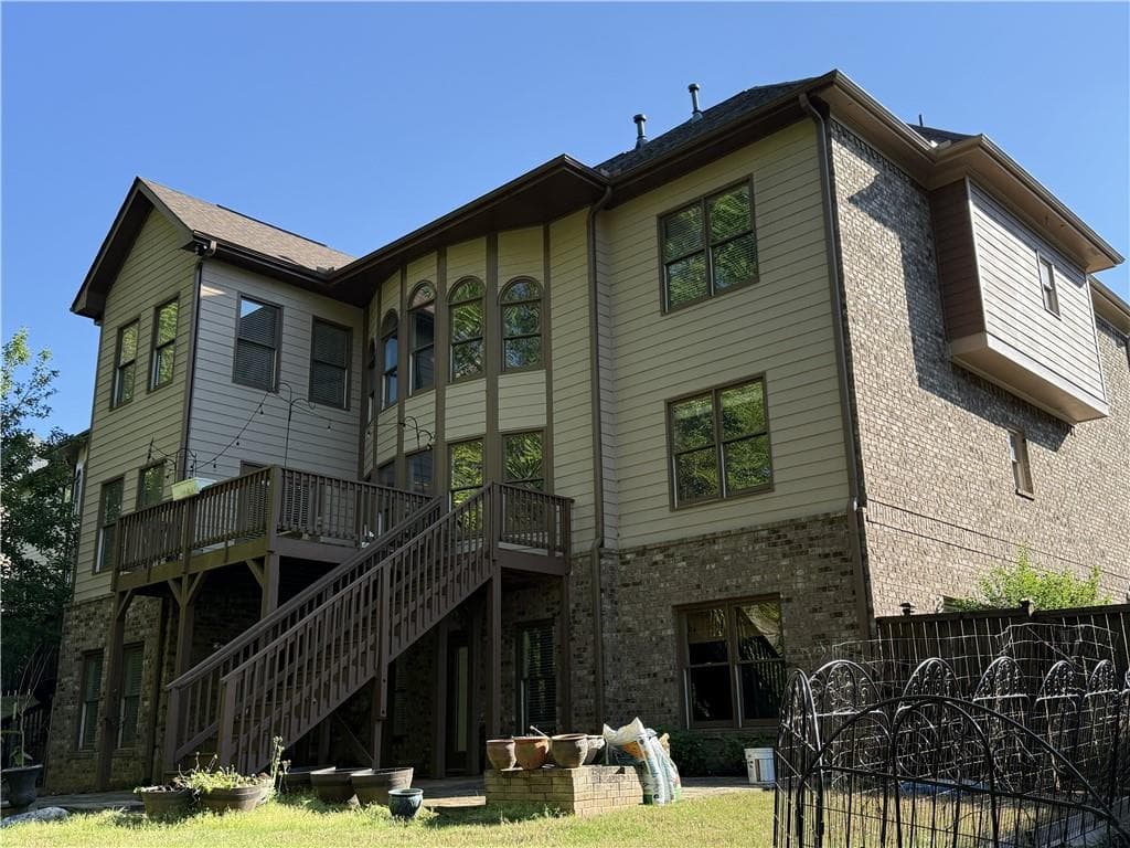 6 bedroom, 6 bathroom, 5,182 sq ft single family residence under contract at 970 Gardiner Circle, Suwanee, GA 30024 — photo 3