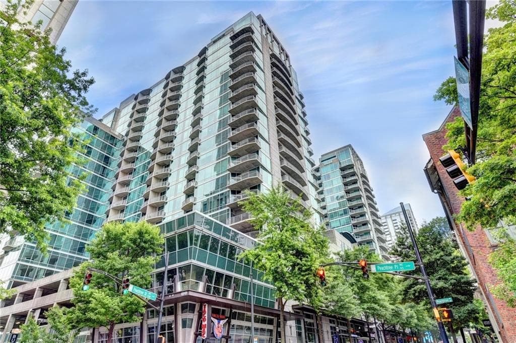 1 bedroom, 1 bathroom, 872 sq ft condominium for sale at 923 Peachtree Street 1638, Atlanta, GA 30309 — photo 2