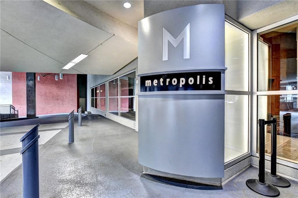 1 bedroom, 1 bathroom, 872 sq ft condominium for sale at 923 Peachtree Street 1638, Atlanta, GA 30309 — photo 3