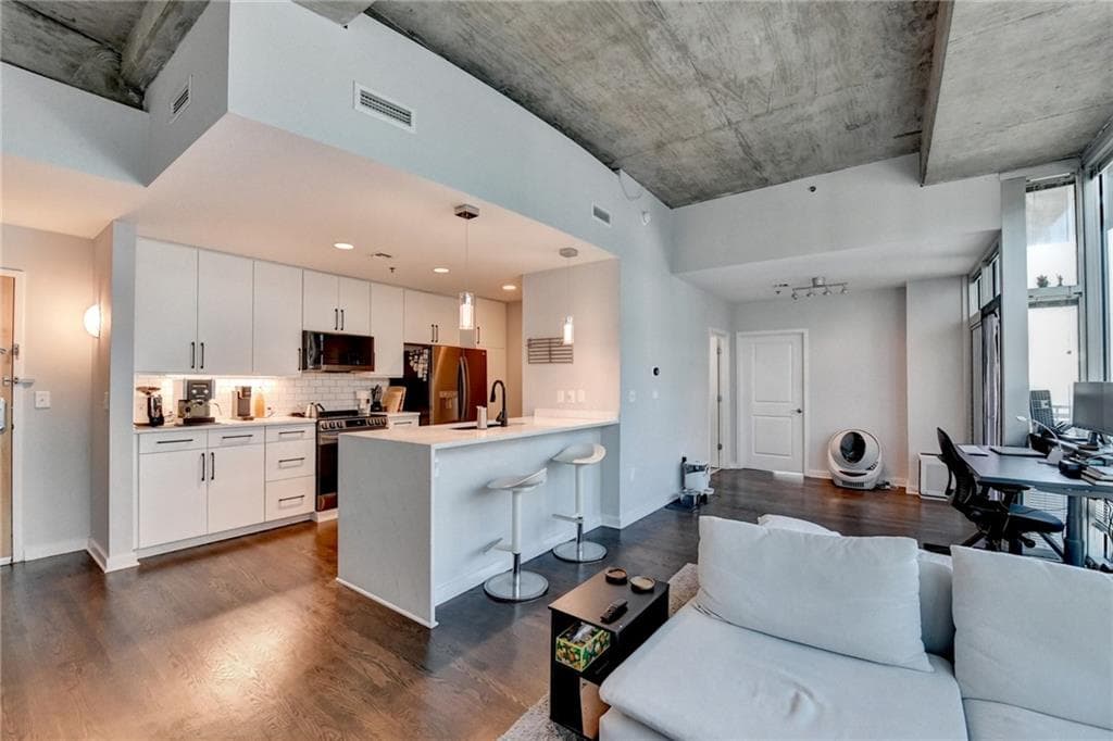 1 bedroom, 1 bathroom, 872 sq ft condominium for sale at 923 Peachtree Street 1638, Atlanta, GA 30309