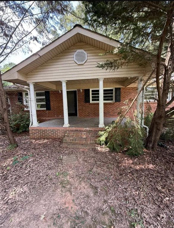 3 bedroom, 2 bathroom, 1,712 sq ft single family residence for sale at 7205 Lakeview Drive, Covington, GA 30014