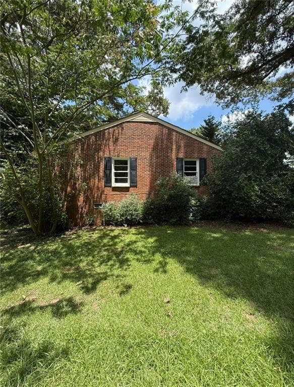 3 bedroom, 2 bathroom, 1,712 sq ft single family residence for sale at 7205 Lakeview Drive, Covington, GA 30014 — photo 3