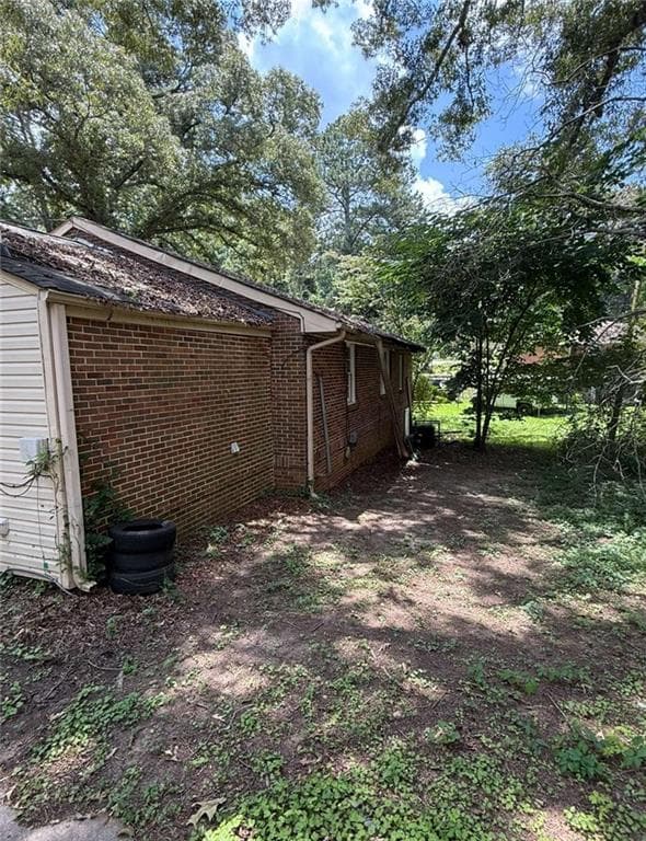 3 bedroom, 2 bathroom, 1,712 sq ft single family residence for sale at 7205 Lakeview Drive, Covington, GA 30014 — photo 5