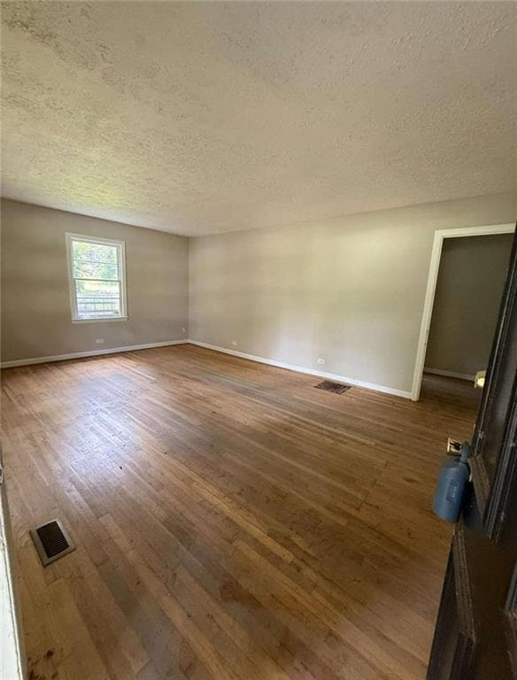 3 bedroom, 2 bathroom, 1,712 sq ft single family residence for sale at 7205 Lakeview Drive, Covington, GA 30014 — photo 6