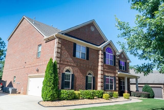 6 bedroom, 5 bathroom, 6,024 sq ft single family residence for sale at 980 Donegal Drive, Locust Grove, GA 30248 — photo 2