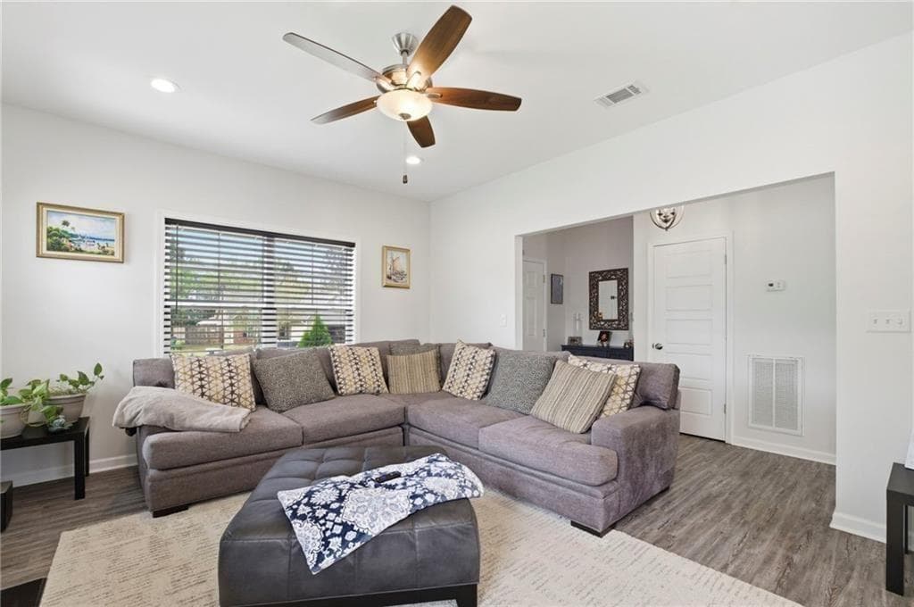 4 bedroom, 3 bathroom, 2,014 sq ft single family residence for sale at 315 Soldiers Pathway, Calhoun, GA 30701 — photo 4