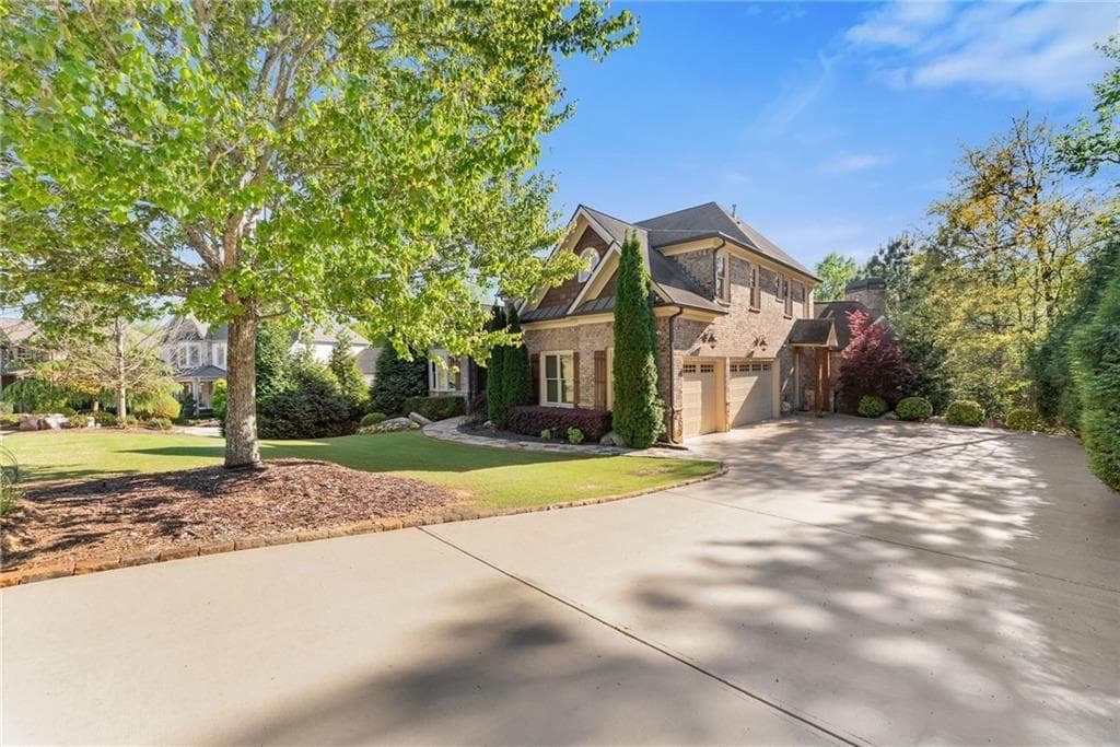 5 bedroom, 6 bathroom, 6,112 sq ft single family residence for sale at 5811 Yoshino Cherry Lane, Braselton, GA 30517 — photo 5