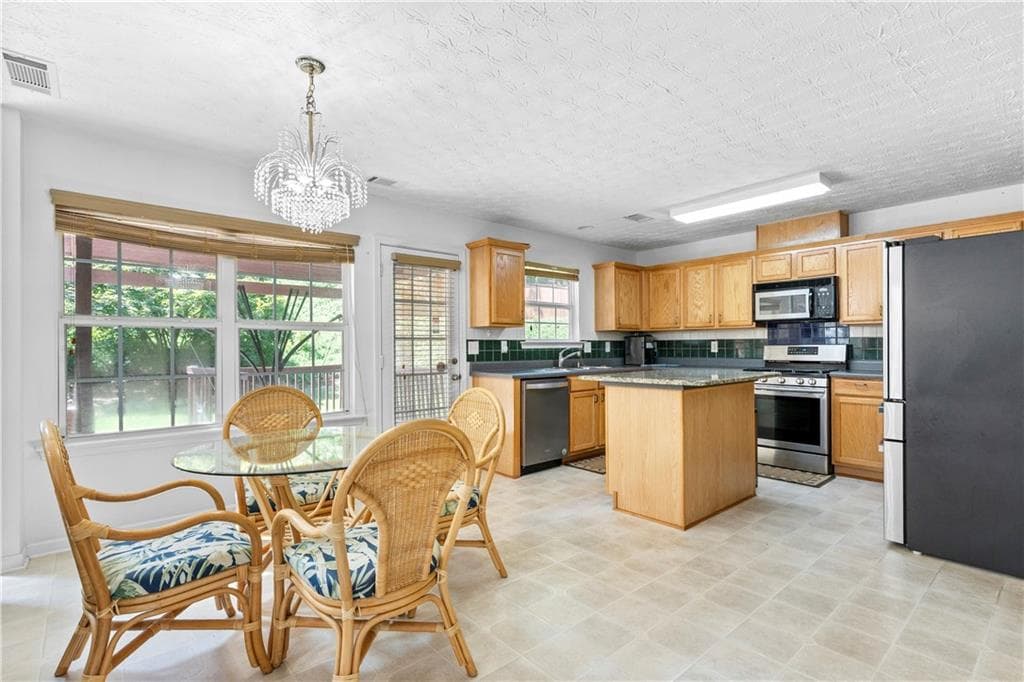 5 bedroom, 3 bathroom, 2,740 sq ft single family residence for sale at 665 Roxford Lane, Buford, GA 30518 — photo 6