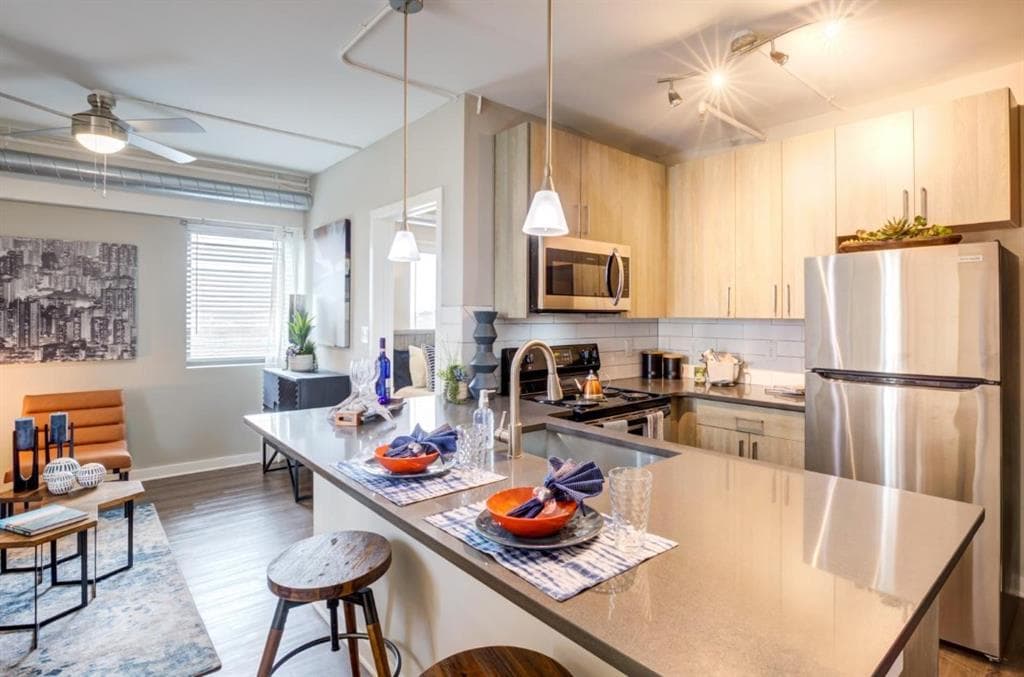 1 bedroom, 1 bathroom, 450 sq ft apartment for rent at 2025 Peachtree Road 547, Atlanta, GA 30309 for $1,195 a month — photo 1 of 29