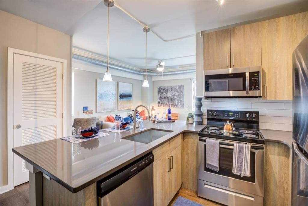 1 bedroom, 1 bathroom, 450 sq ft apartment for rent at 2025 Peachtree Road 547, Atlanta, GA 30309 for $1,195 a month — photo 2