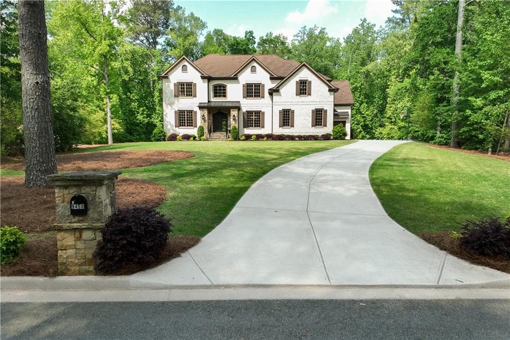 6 bedroom, 7 bathroom, 6,300 sq ft single family residence for sale at 9450 Prestwick Club Drive, Johns Creek, GA 30097 — photo 3