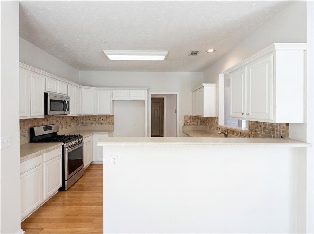 4 bedroom, 3 bathroom, 2,472 sq ft single family residence for sale at 404 Eaglet Court, Mcdonough, GA 30253 — photo 10