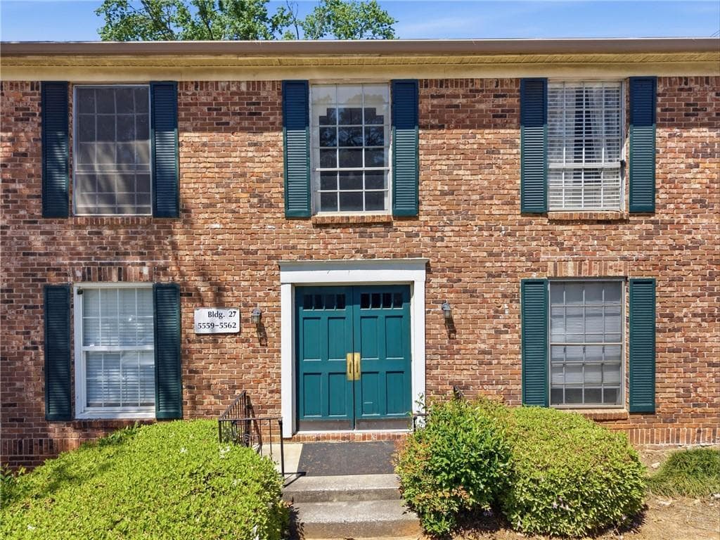 5560 Kingsport Drive 27, Atlanta, GA 30342 — most recent listing photo