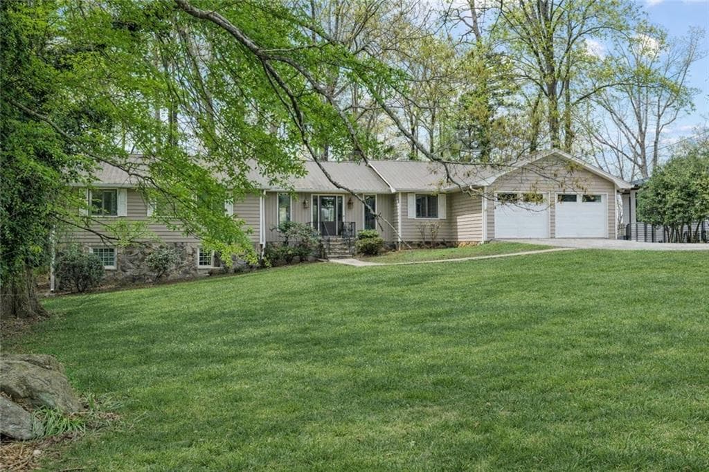 4 bedroom, 4 bathroom, 2,842 sq ft single family residence for sale at 8360 Lanier Drive, Cumming, GA 30041 — photo 5