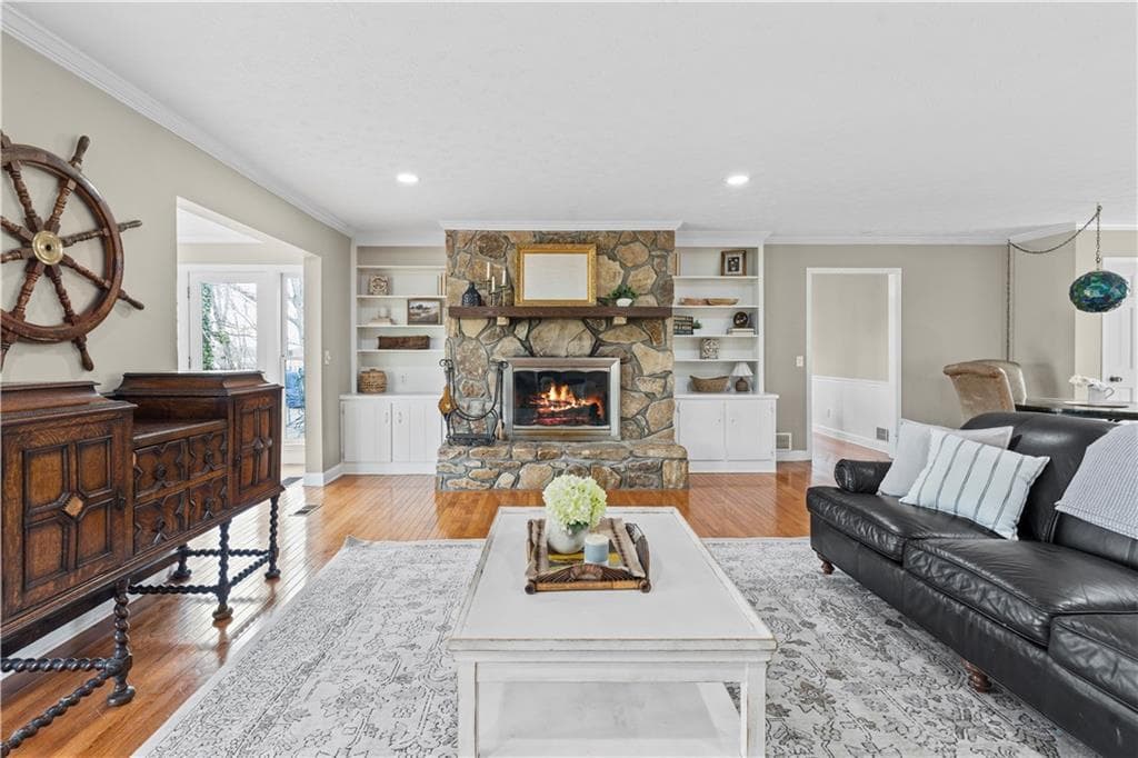 4 bedroom, 4 bathroom, 2,842 sq ft single family residence for sale at 8360 Lanier Drive, Cumming, GA 30041 — photo 7