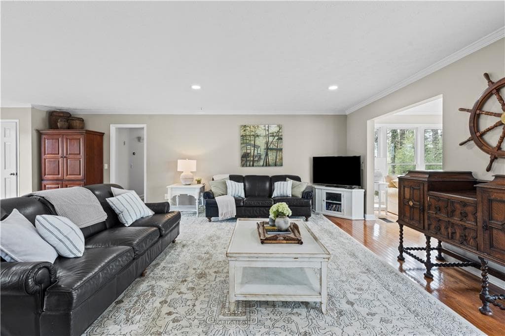 4 bedroom, 4 bathroom, 2,842 sq ft single family residence for sale at 8360 Lanier Drive, Cumming, GA 30041 — photo 8