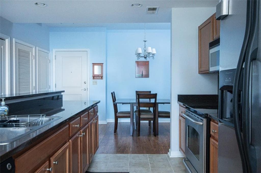 1 bedroom, 1 bathroom, 800 sq ft condominium for sale at 3040 Peachtree Road 507, Atlanta, GA 30305 — photo 6