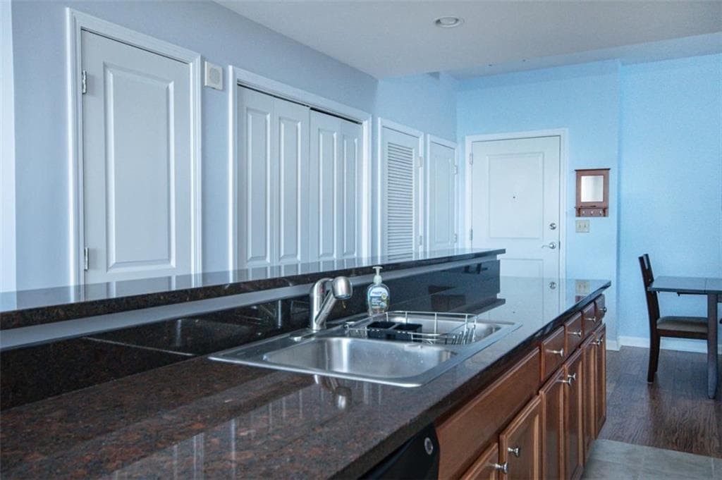 1 bedroom, 1 bathroom, 800 sq ft condominium for sale at 3040 Peachtree Road 507, Atlanta, GA 30305 — photo 7