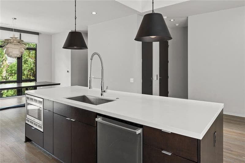 3 bedroom, 4 bathroom townhouse for rent at 721 Longleaf Drive 6, Atlanta, GA 30342 for $8,500 a month — photo 9
