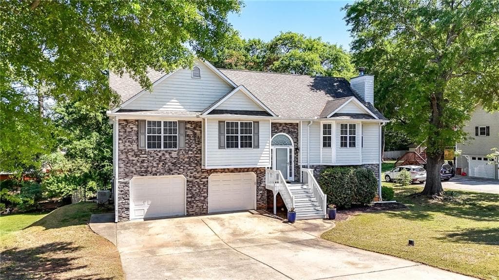 4 bedroom, 3 bathroom, 2,208 sq ft single family residence under contract at 35 Meadowbridge Drive, Cartersville, GA 30120 — photo 2